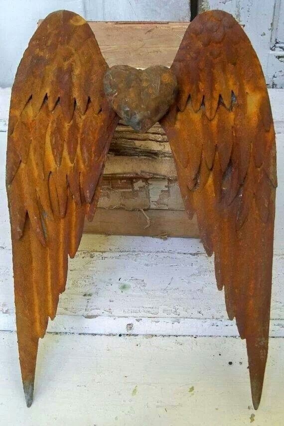 Rusty metal detailed wings wall