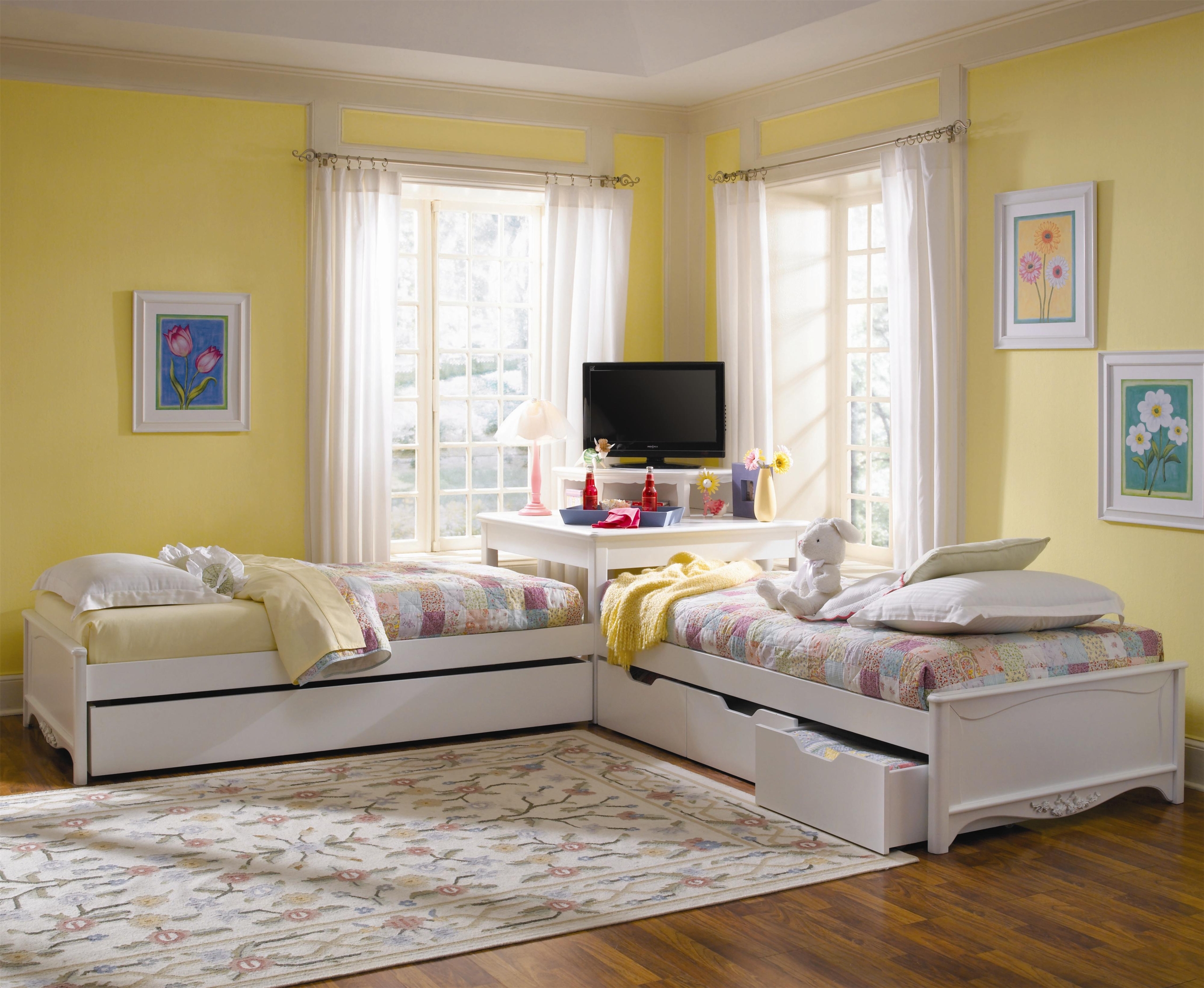 Twin platform bed with trundle