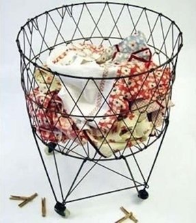 Featured image of post Vintage Metal Laundry Basket / Large primitive wirework laundry basket.