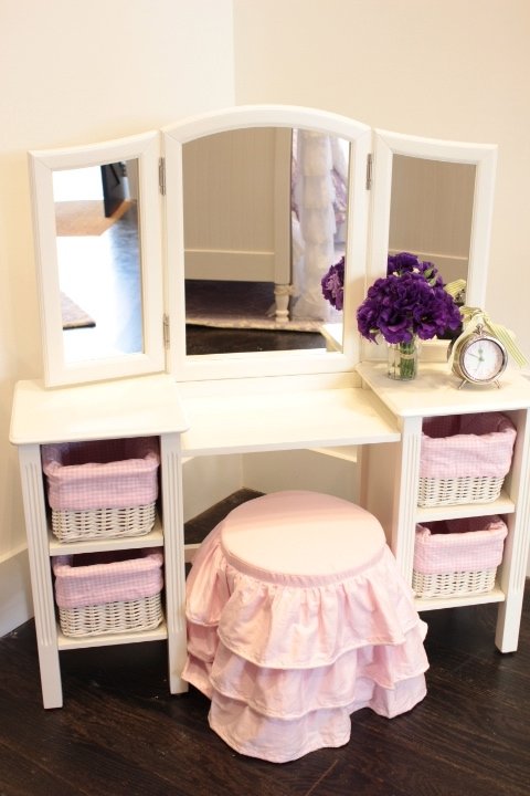 little girls makeup table