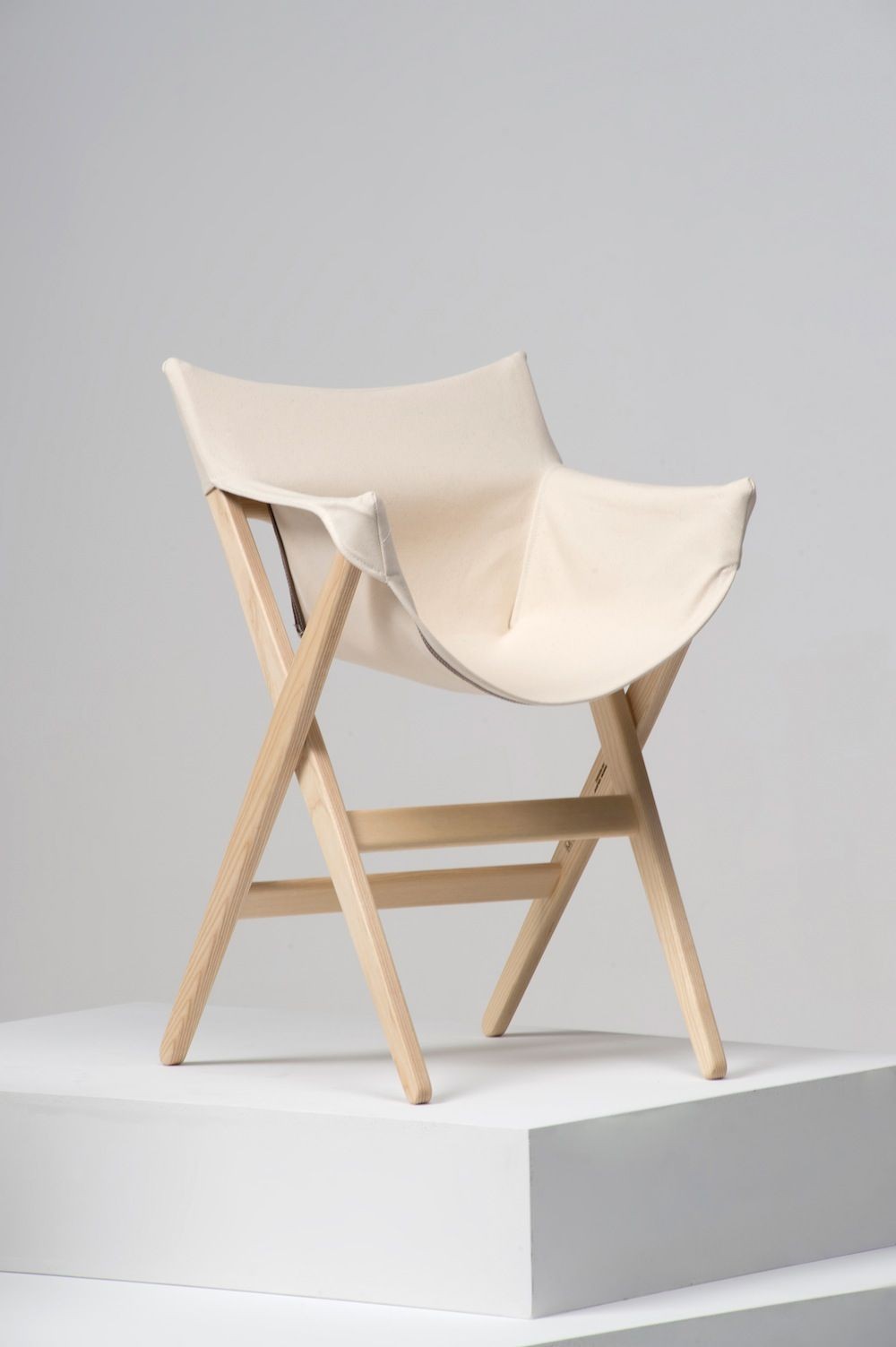 Lina leather folding chair