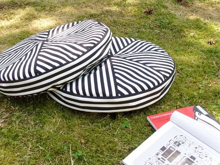 Large round cushion