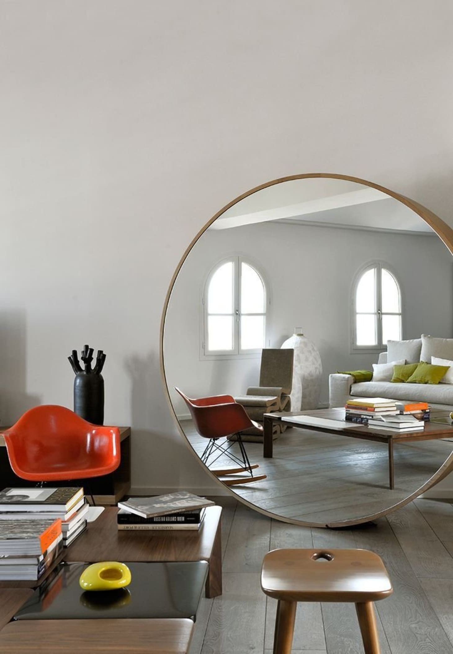 How to decorate a round mirror