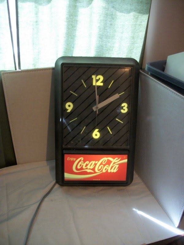 Electric wall clocks
