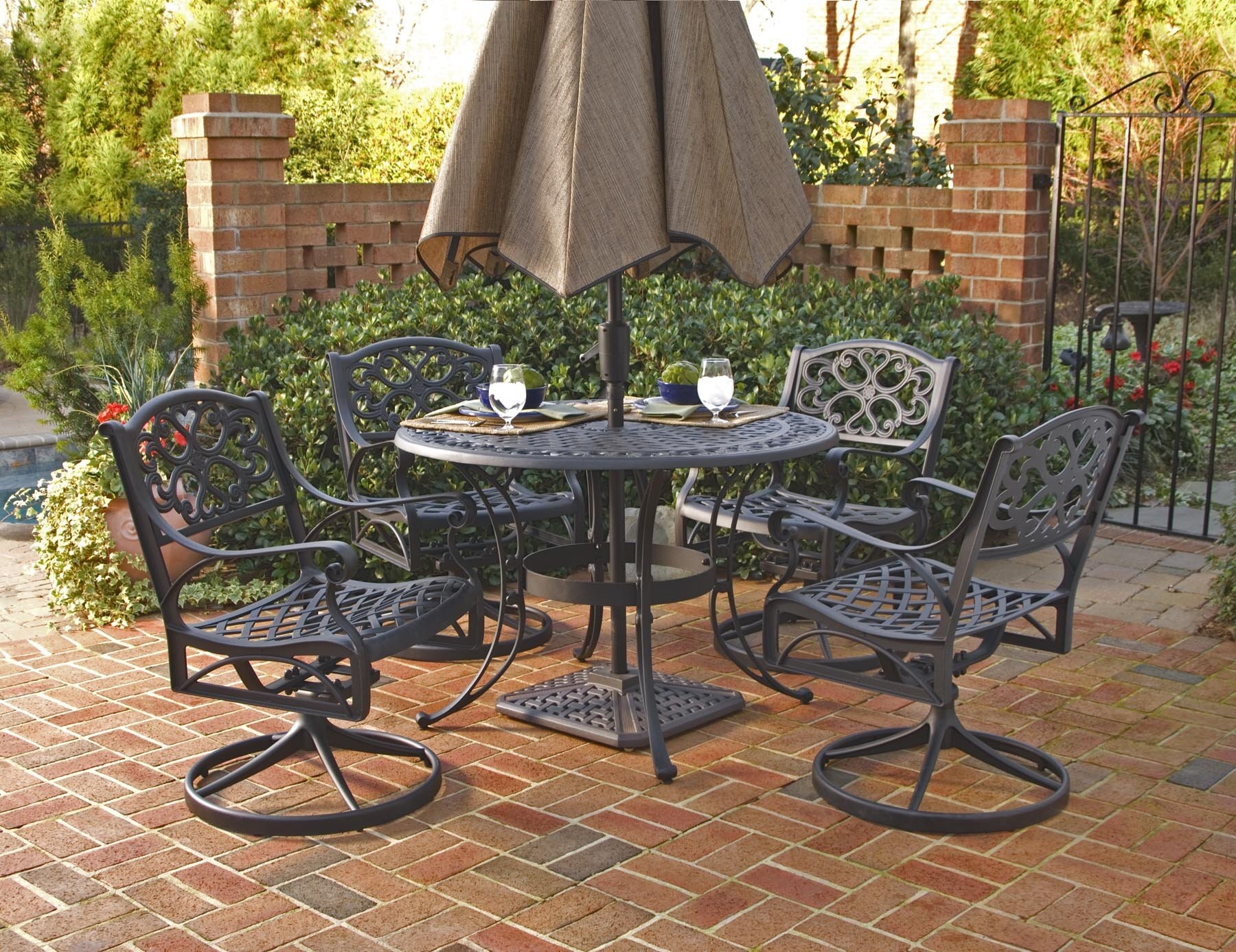 Cast Aluminum and Water Shedding Design UV-Resistant Coating Home Styles Biscayne White Oval Outdoor Dining Table with Hand-Applied White Antique Finish Adjustable Nylon Glides