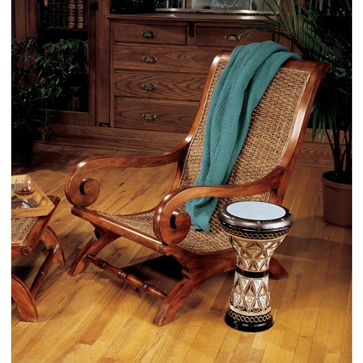 Plantation chair discount with folding arms