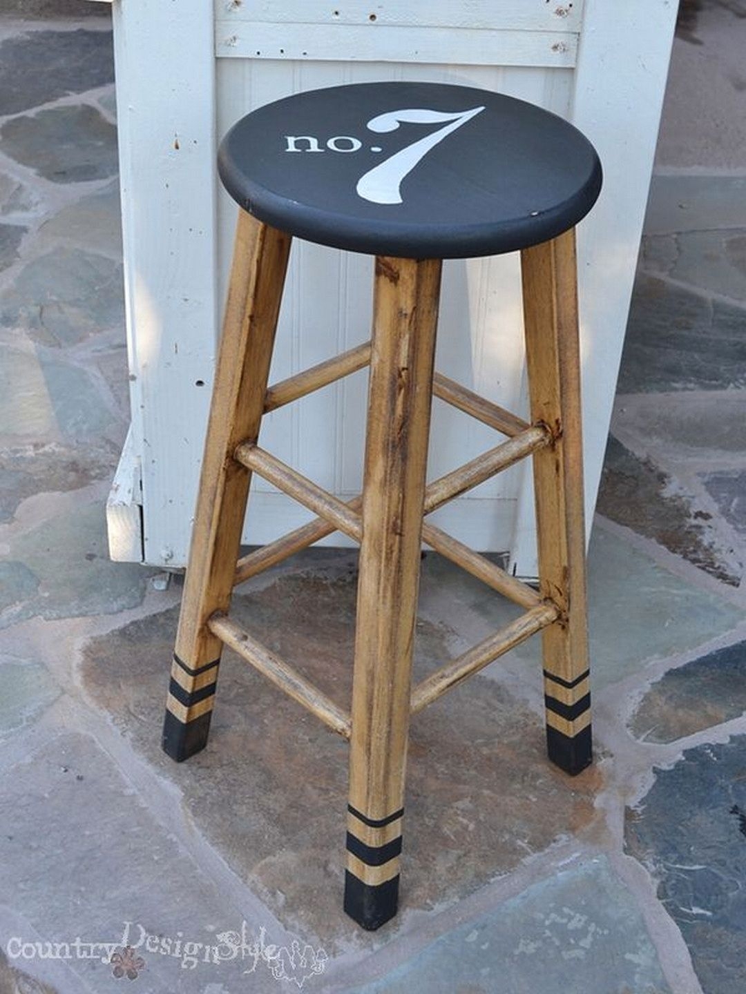 How to build a wooden stool