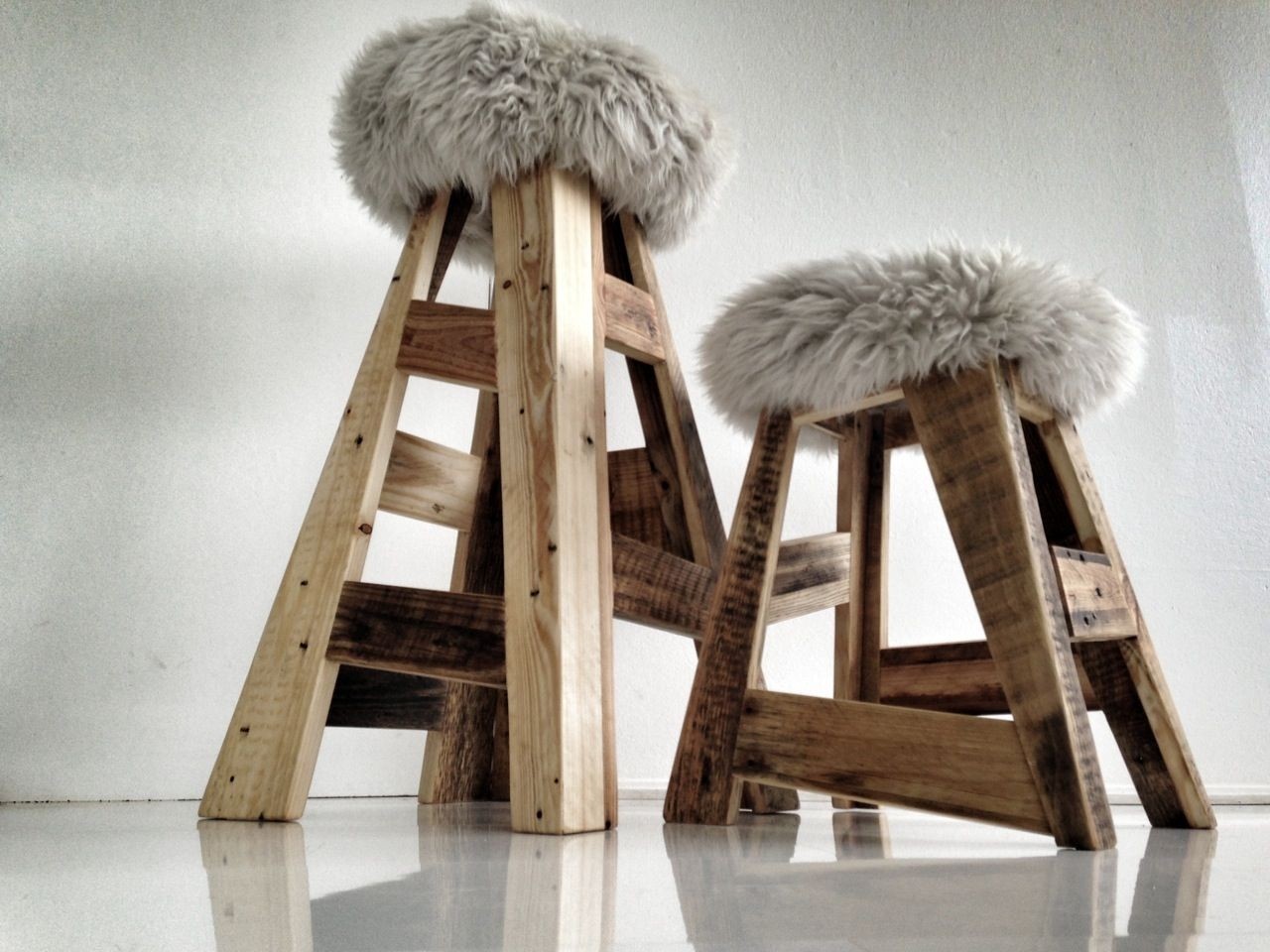 Pallet stools with fur so cosy for winter