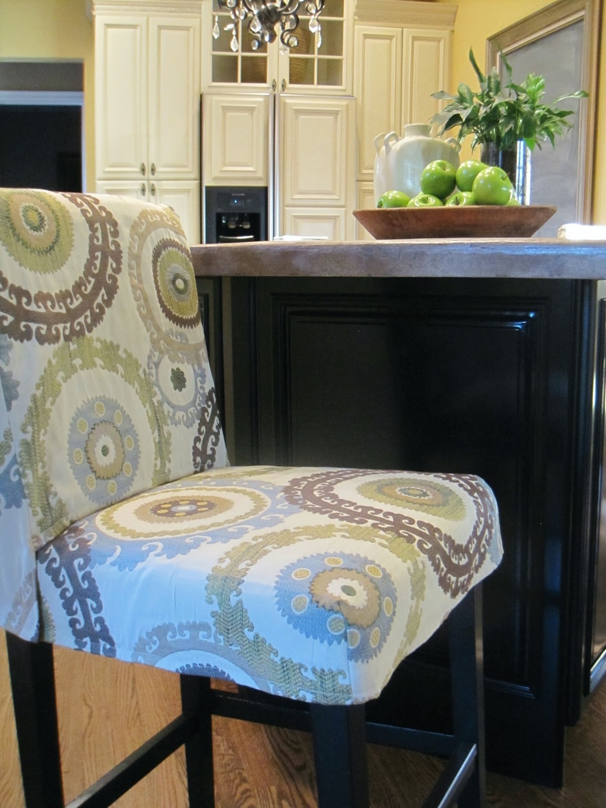 Round bar stool seat covers