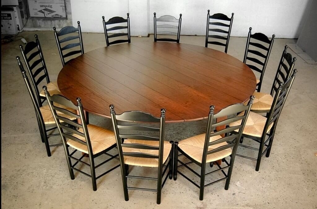Round dining table for 12 people