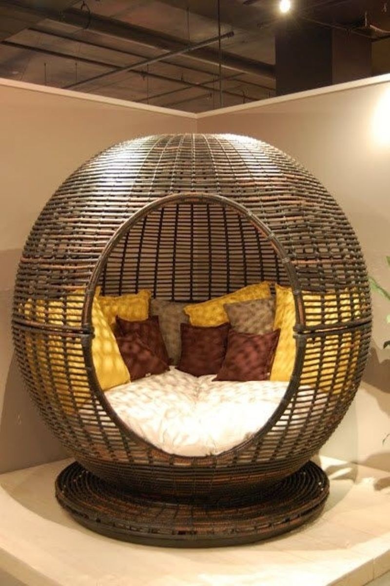 Egg Pod Chair, Pod Chair Hire