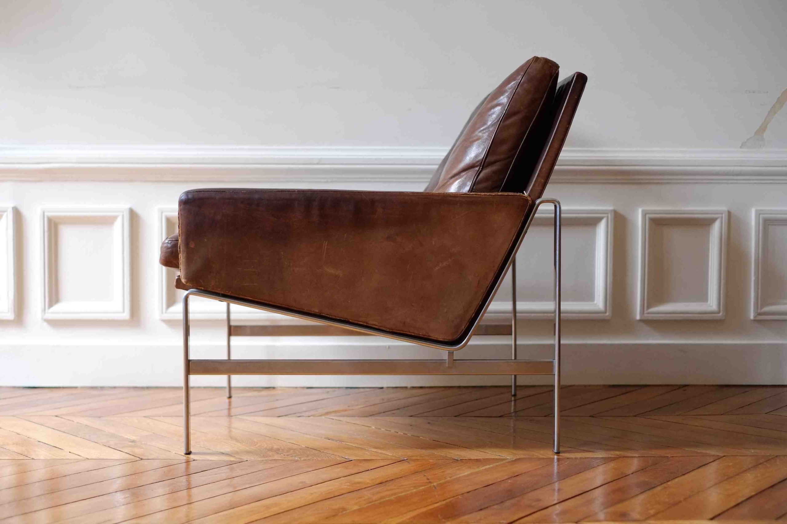 Modern leather arm chair