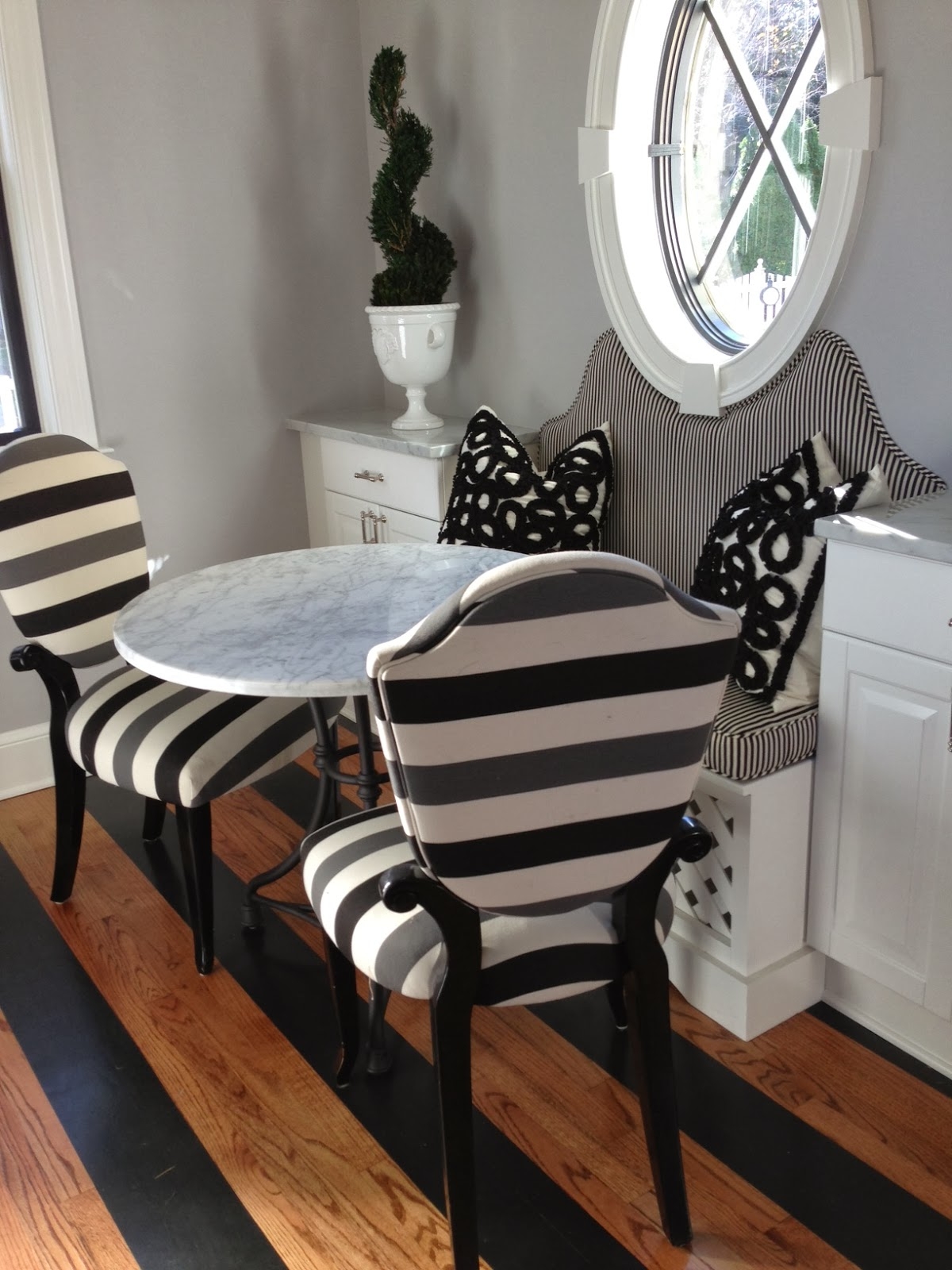 Indoor bistro table chairs