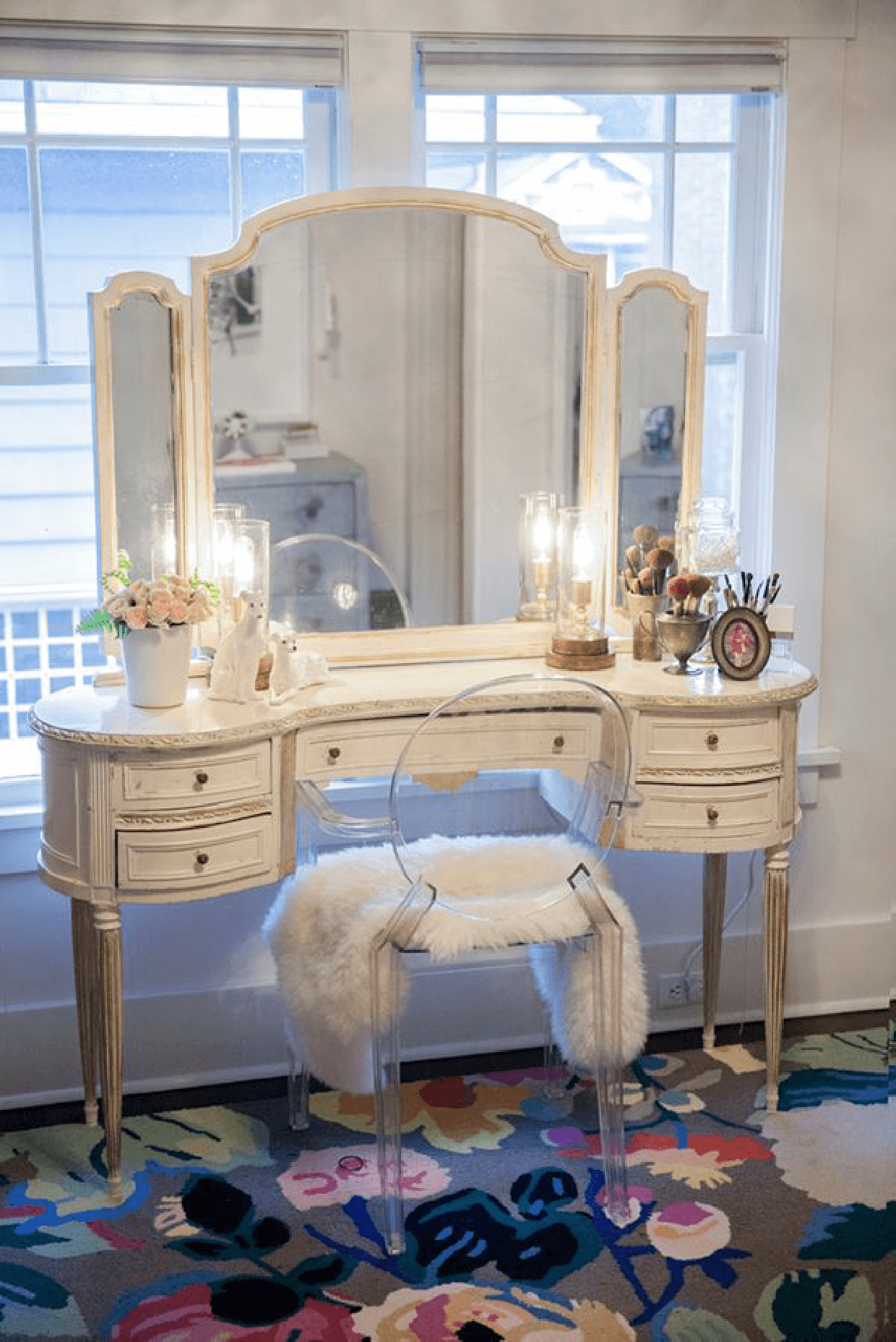 Teenage vanity best sale set with lights