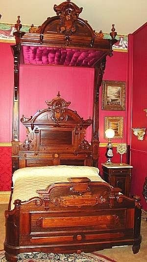 Victorian bedroom vanity