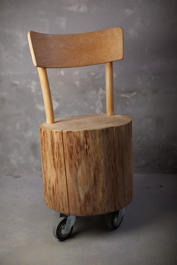 Adjustable stool with wheels