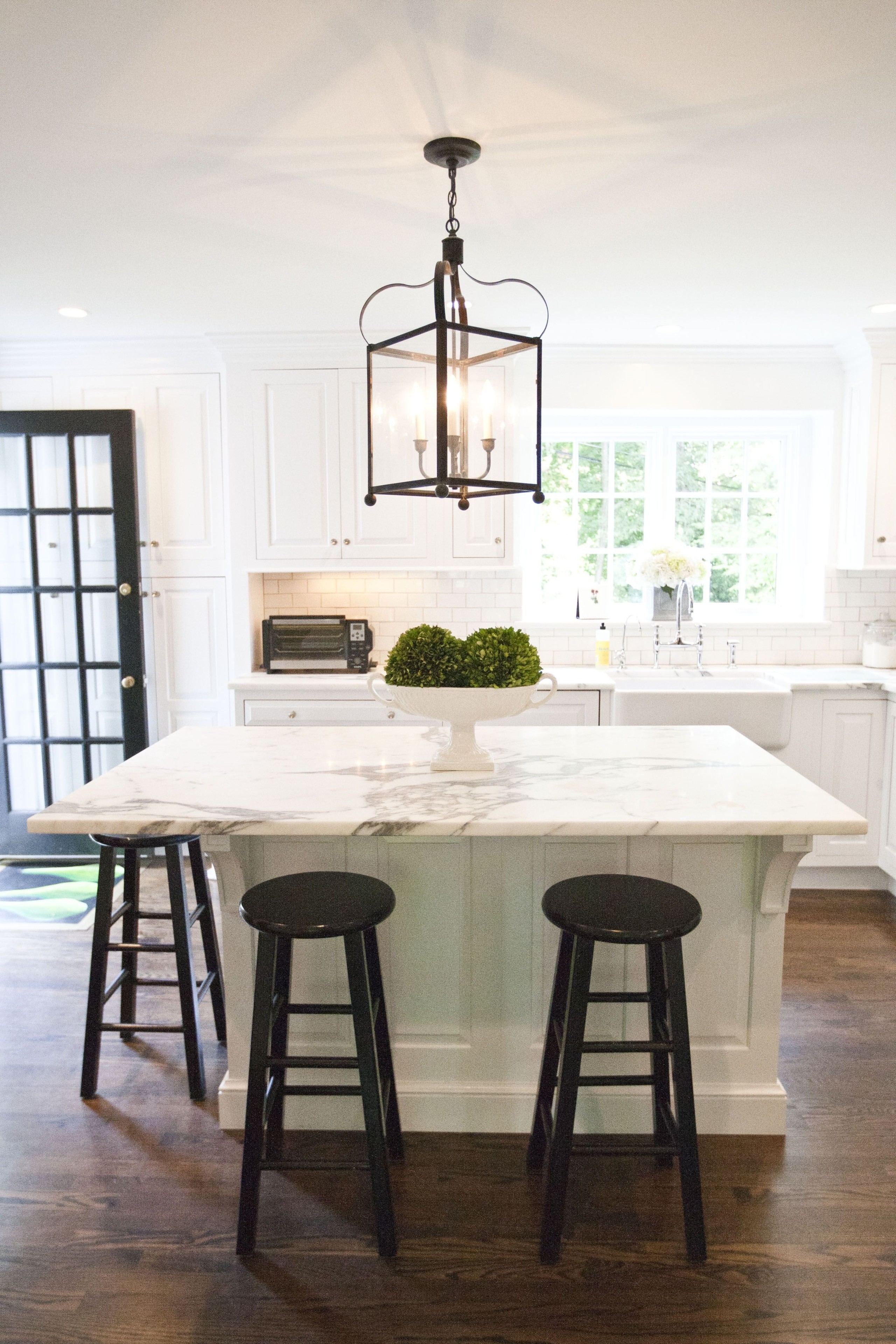 Kitchen island with online seating on both sides