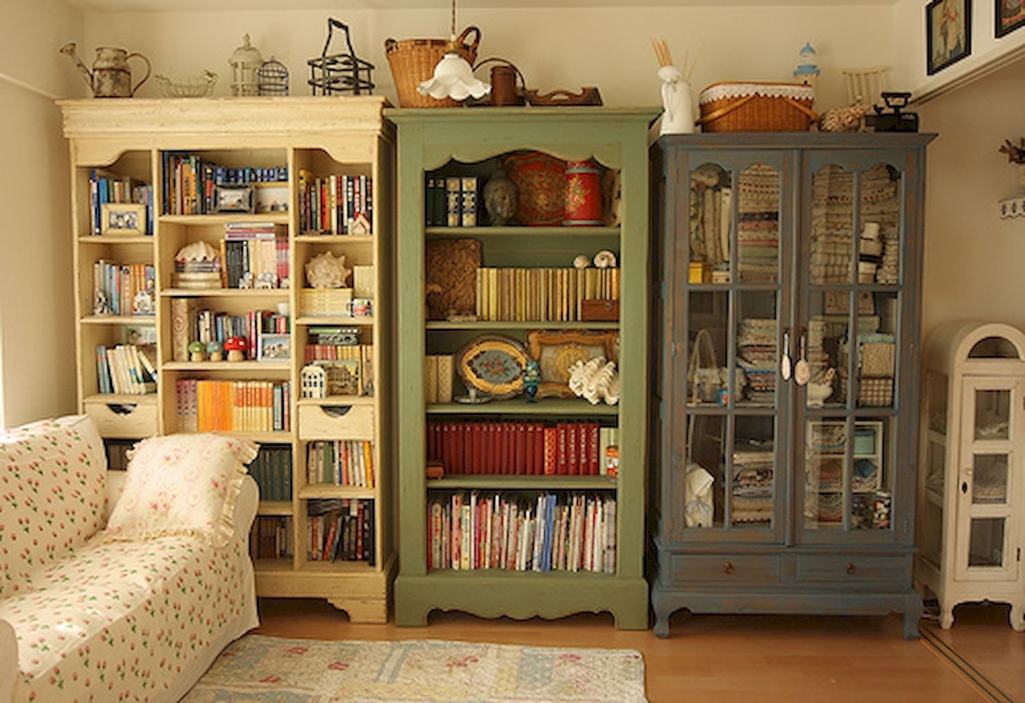 Shabby chic bookcase 2