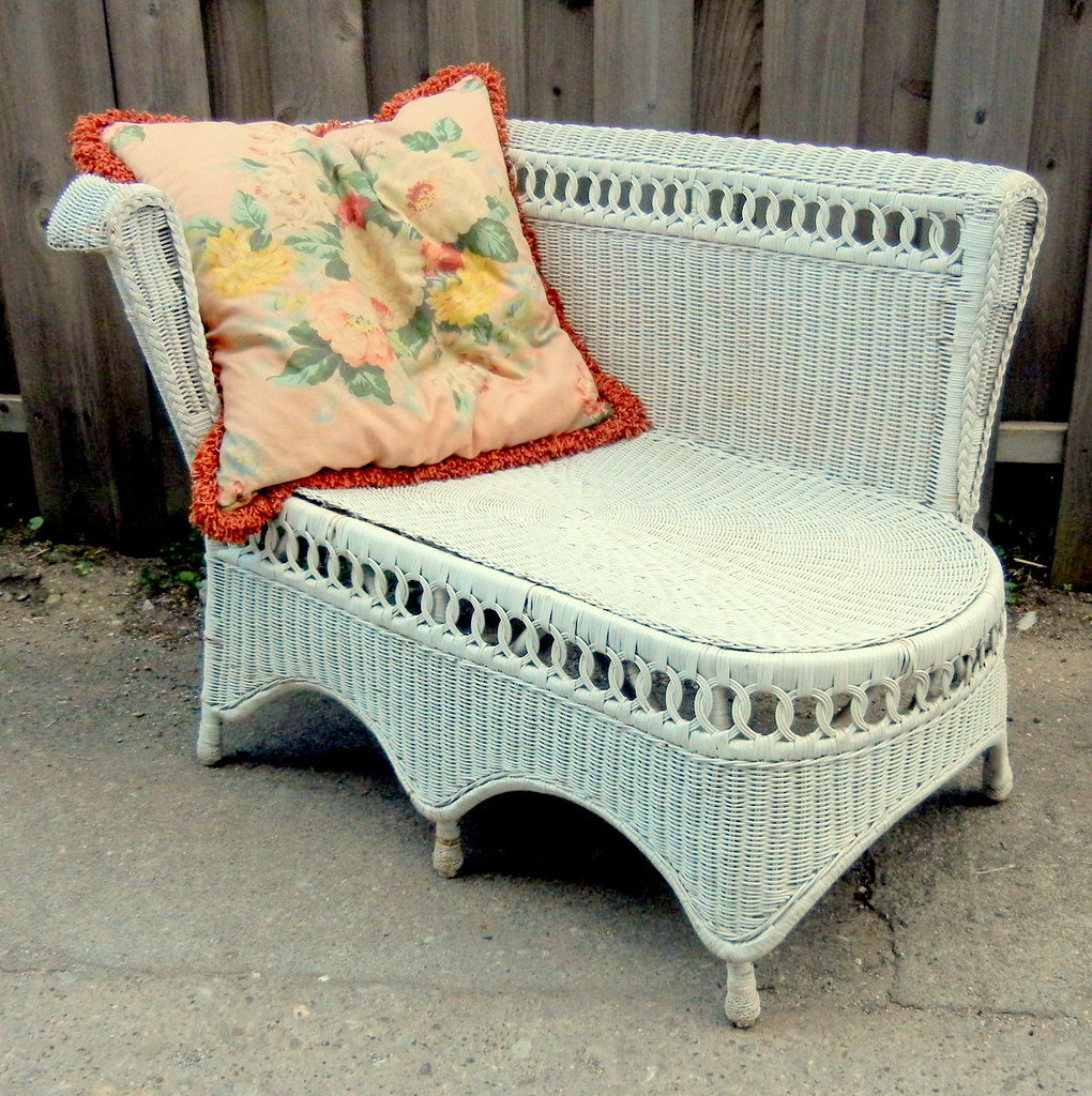 Wicker chaise lounges 4