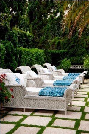 Wicker chaise lounges 6