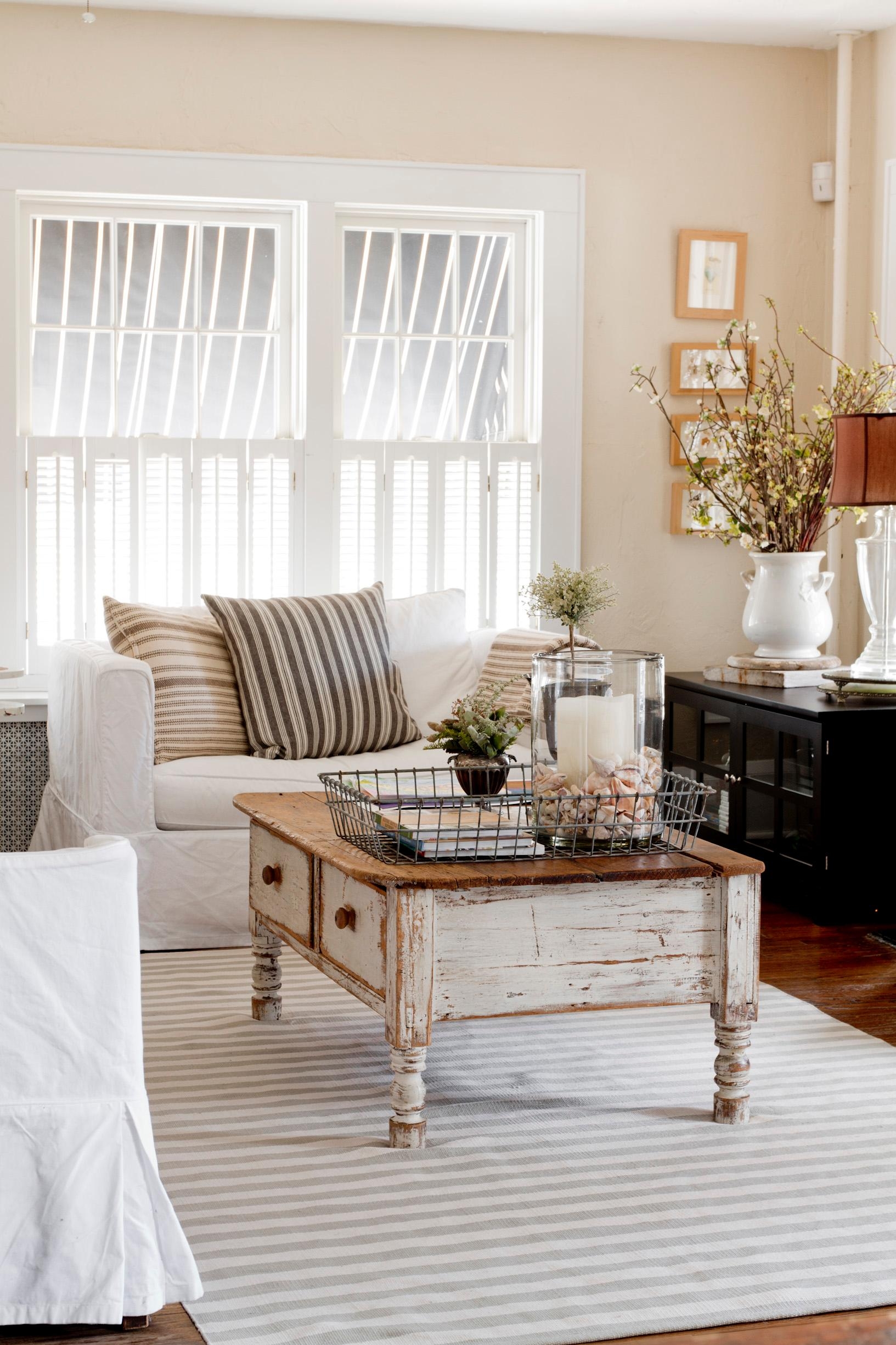 shabby chic farmhouse coffee table