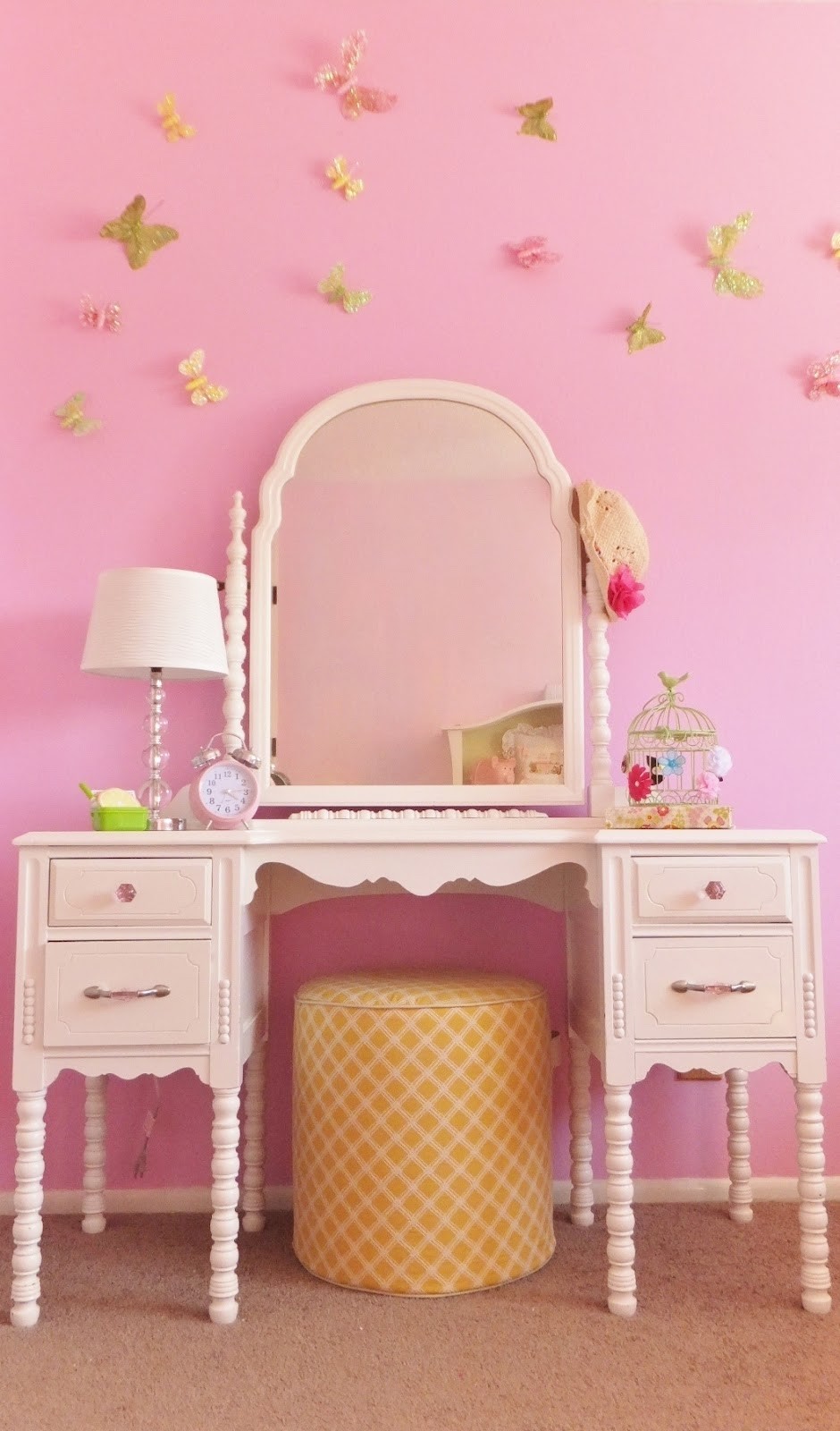 young girls dressing table