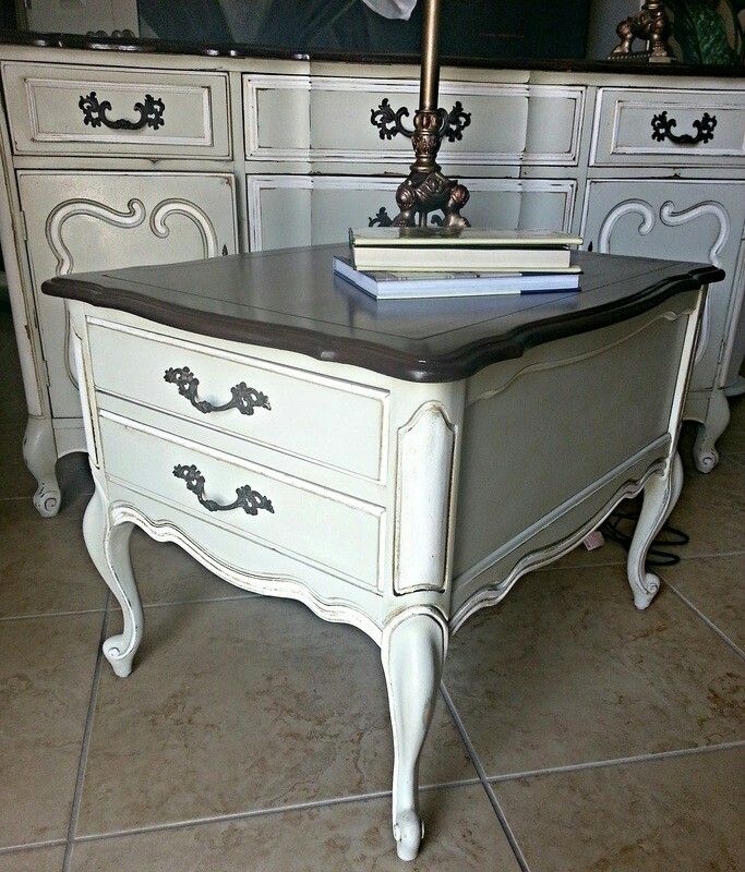 Vintage french provincial end table