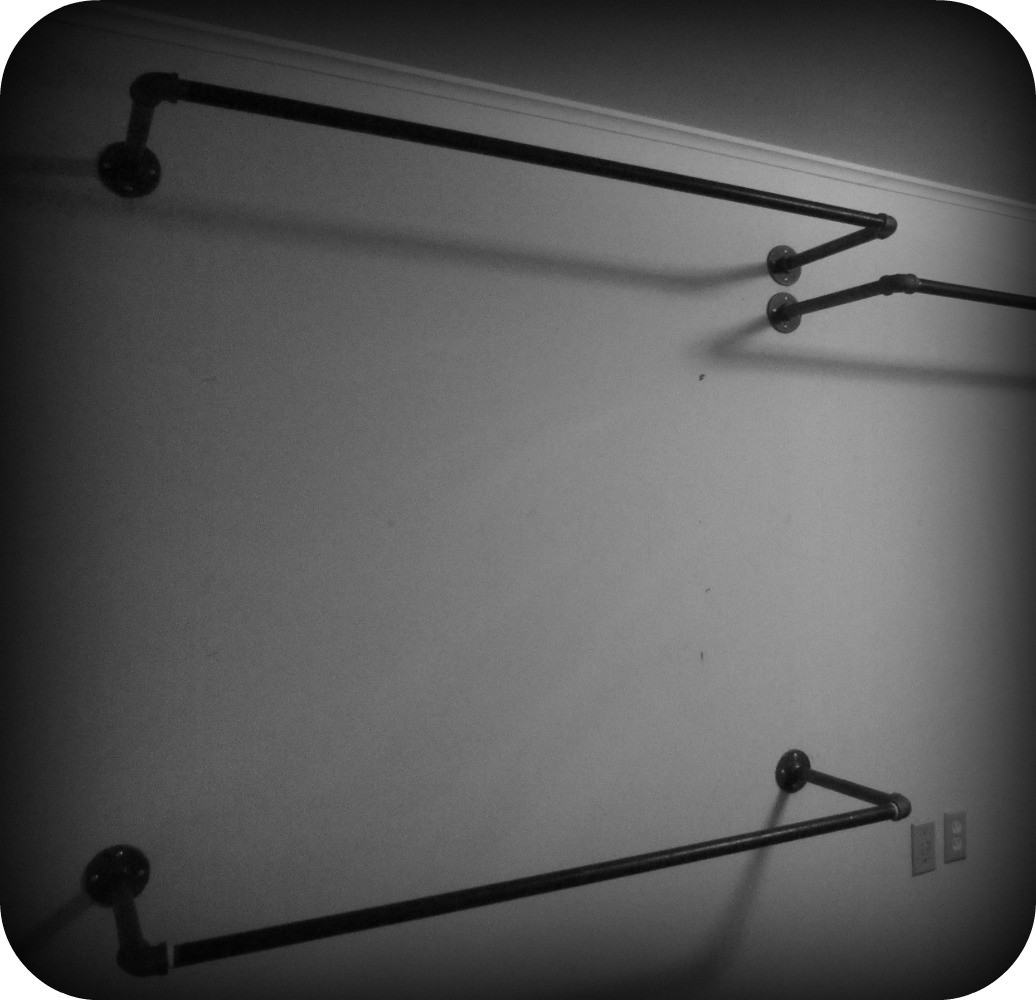Wall mounted hanging rack