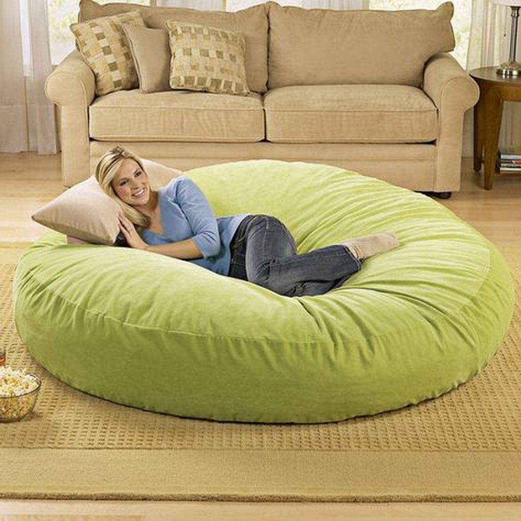 Большая подушка. Bean Bag Bed кровать. Пуфик для сна. Подушки для лежания большие. Кресло мешок для сна.