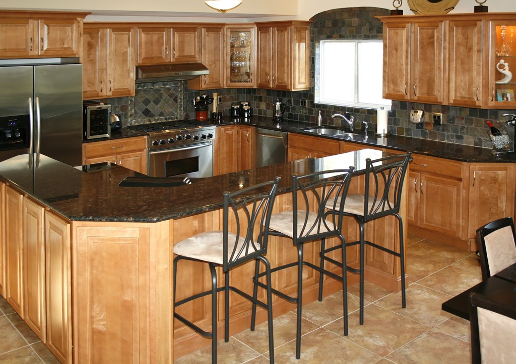 Light Oak Cabinets With Granite