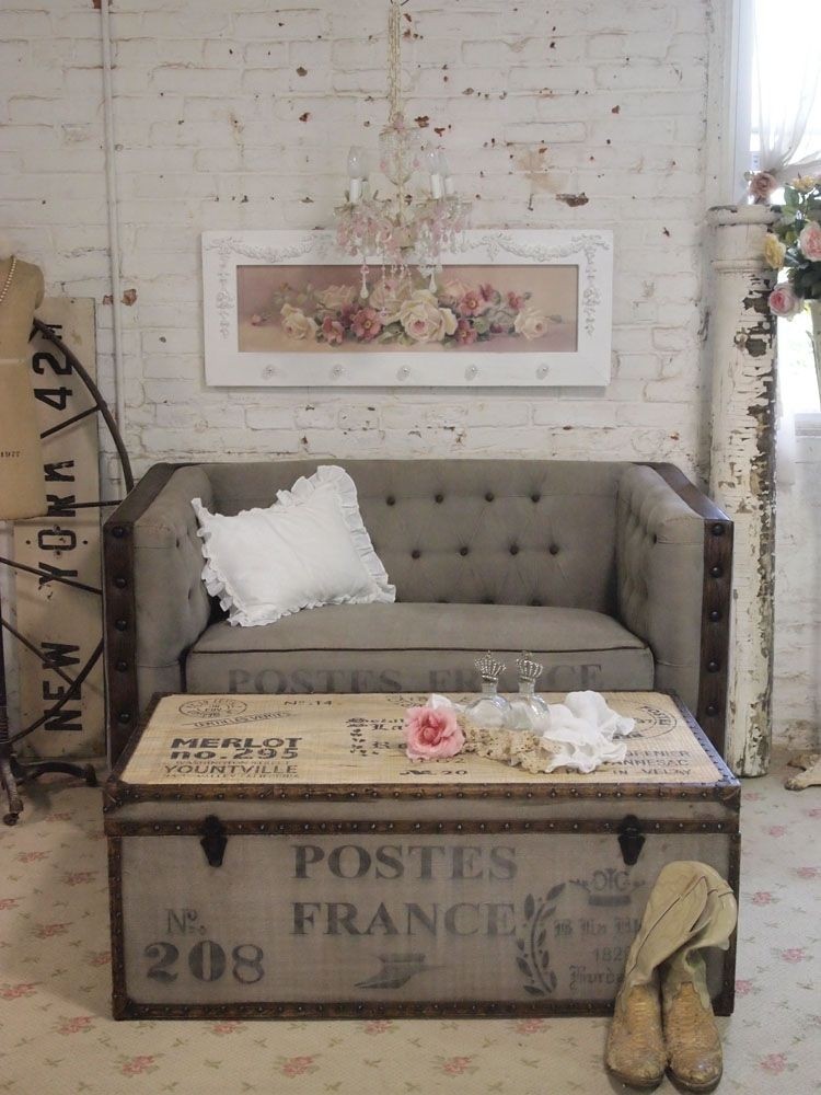 12 Creative Ideas For Using Old Trunks In Your Interior Décor