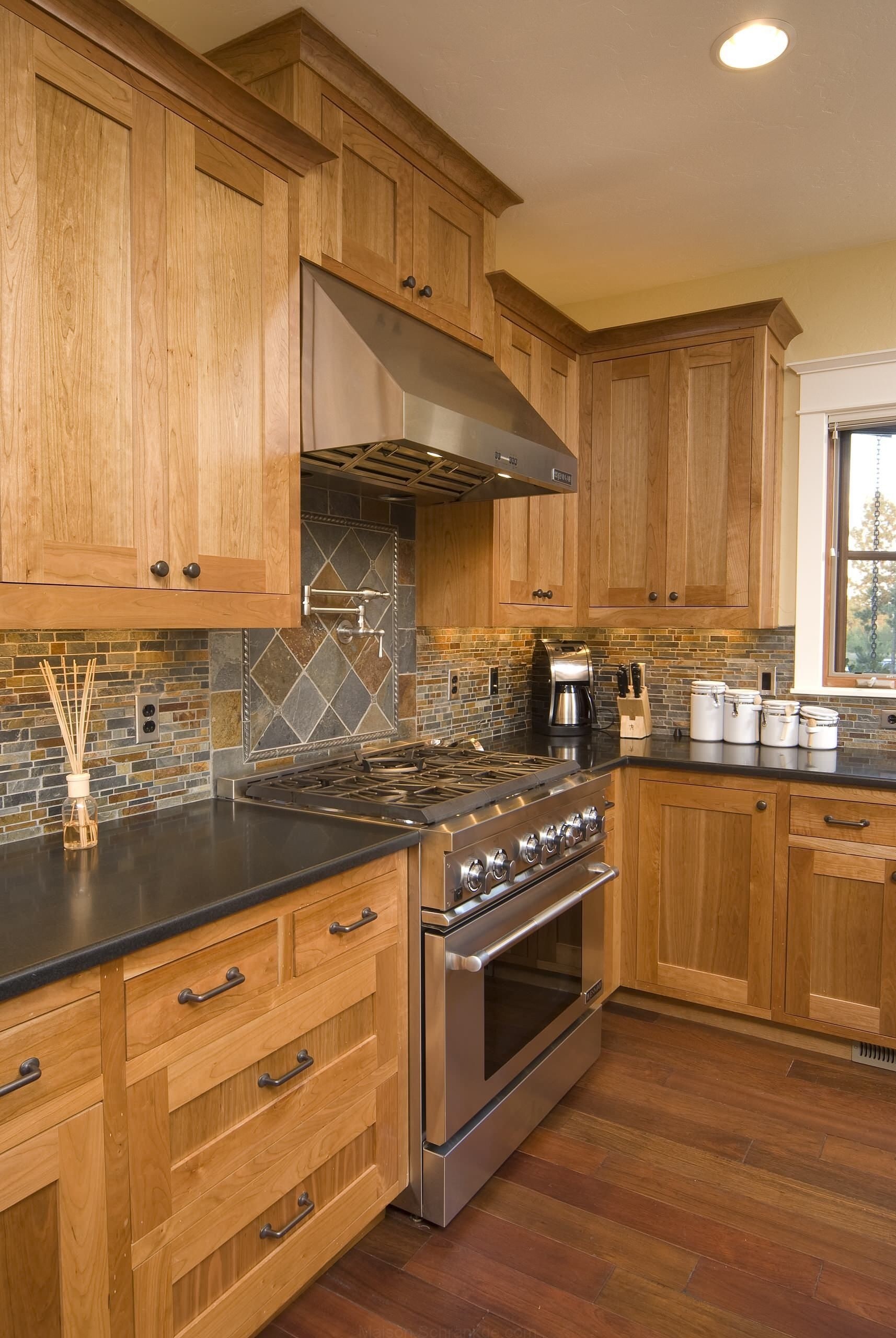 Kitchen Backsplash Ideas Maple Cabinets Things In The Kitchen   Traditional 17 