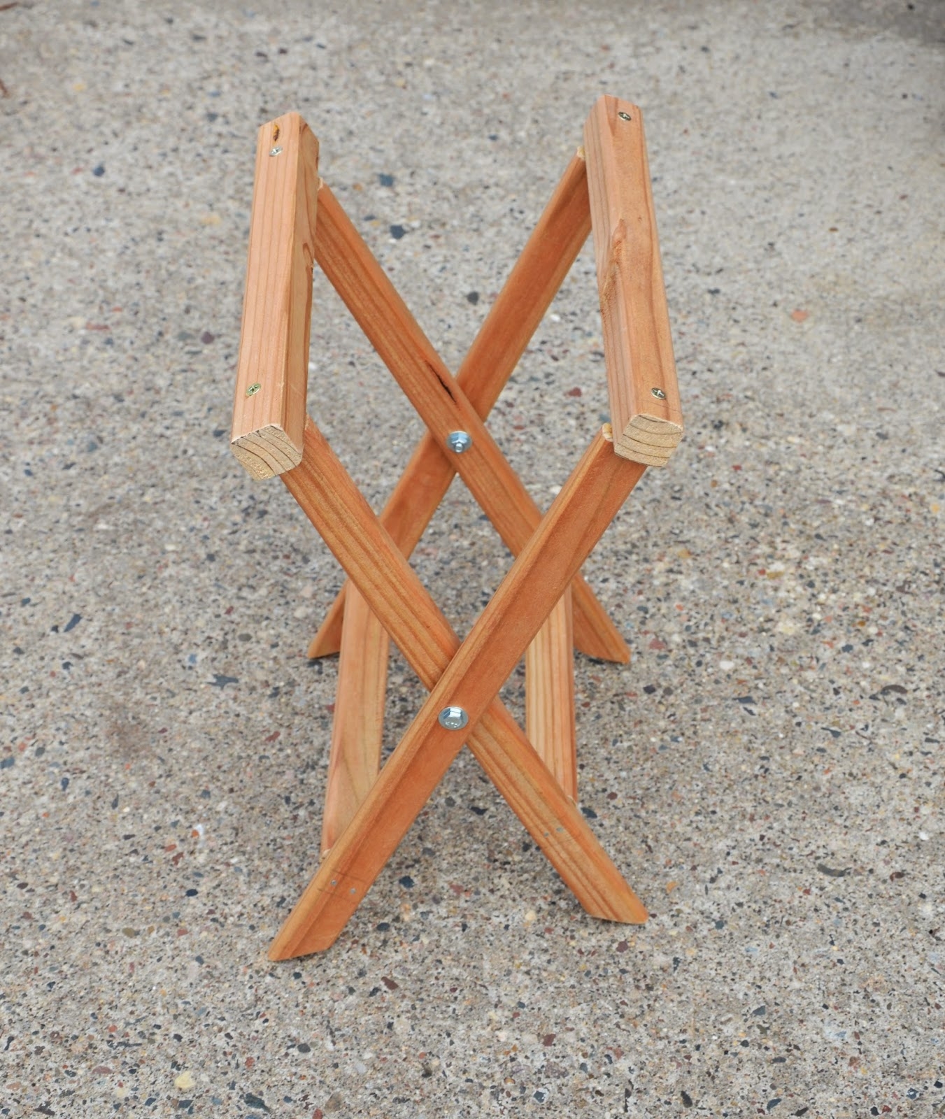 Складной стульчик из дерева