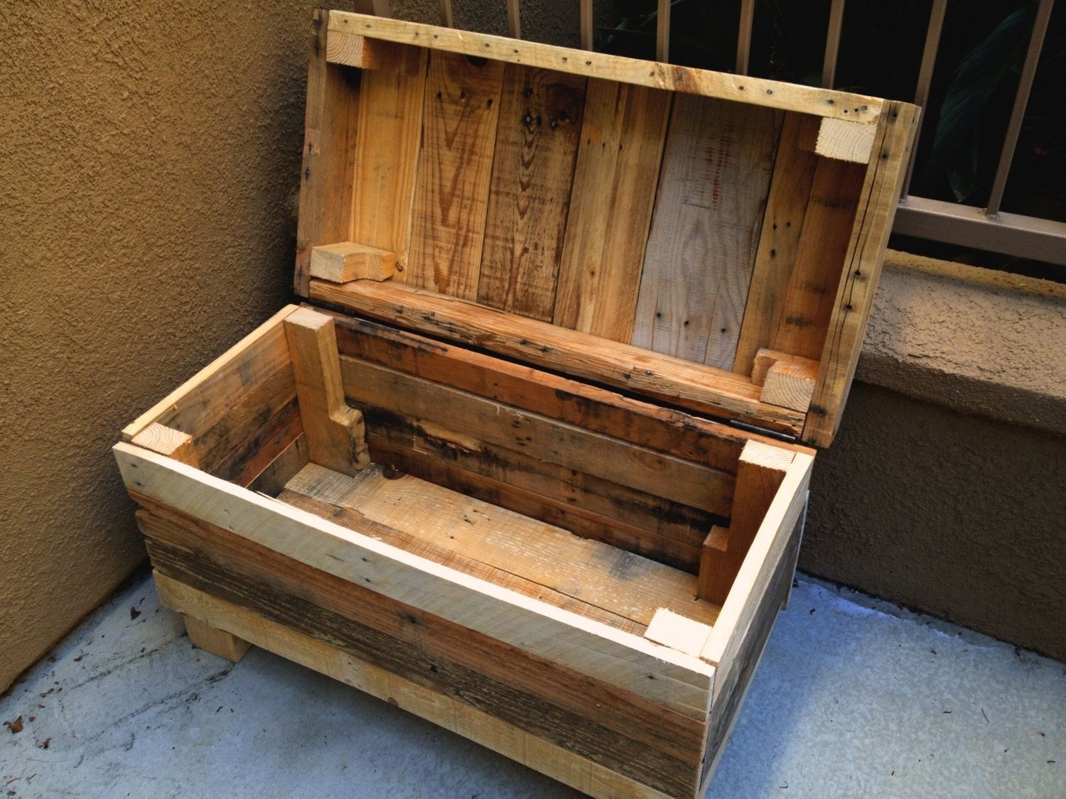 toy chest with compartments
