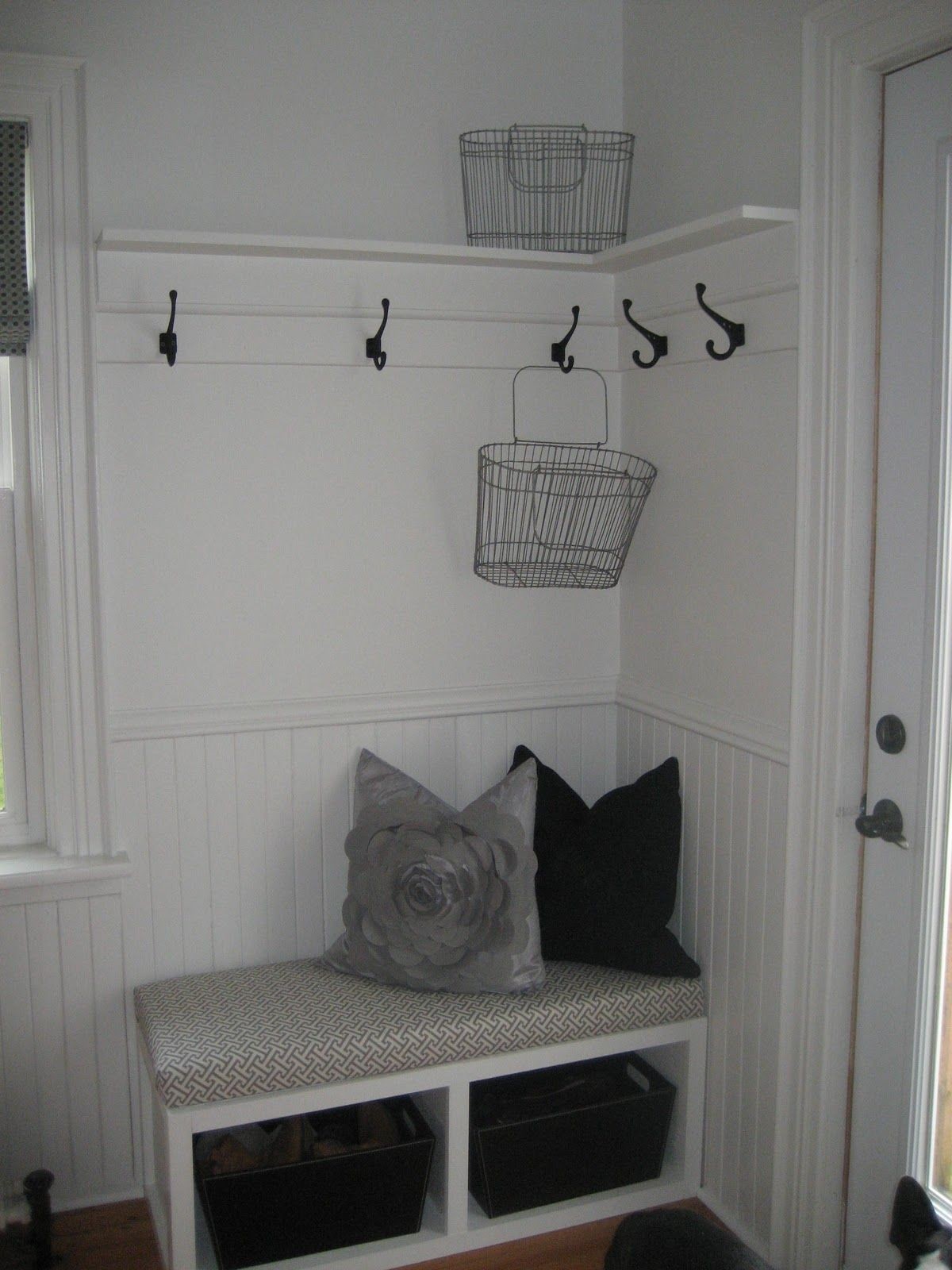 Corner bench with coat outlet rack