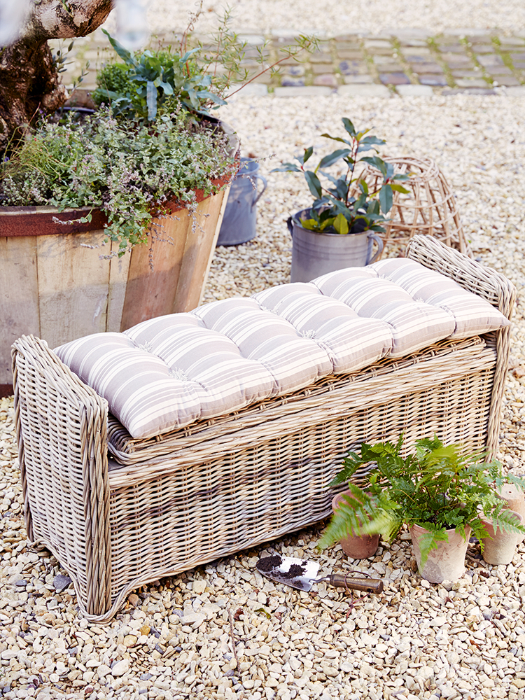 Wicker storage shop bench seat