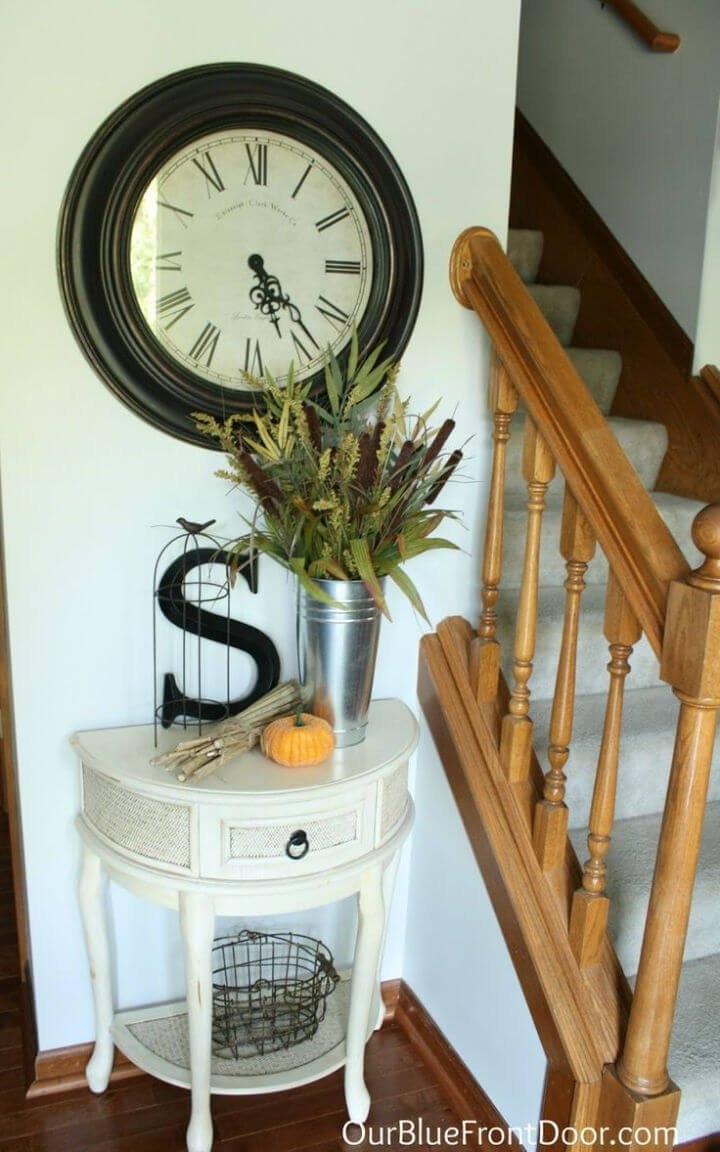 Round entrance table