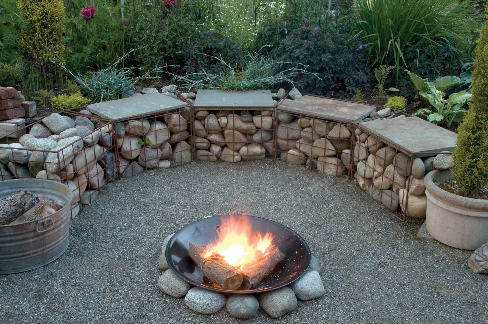 curved seating garden