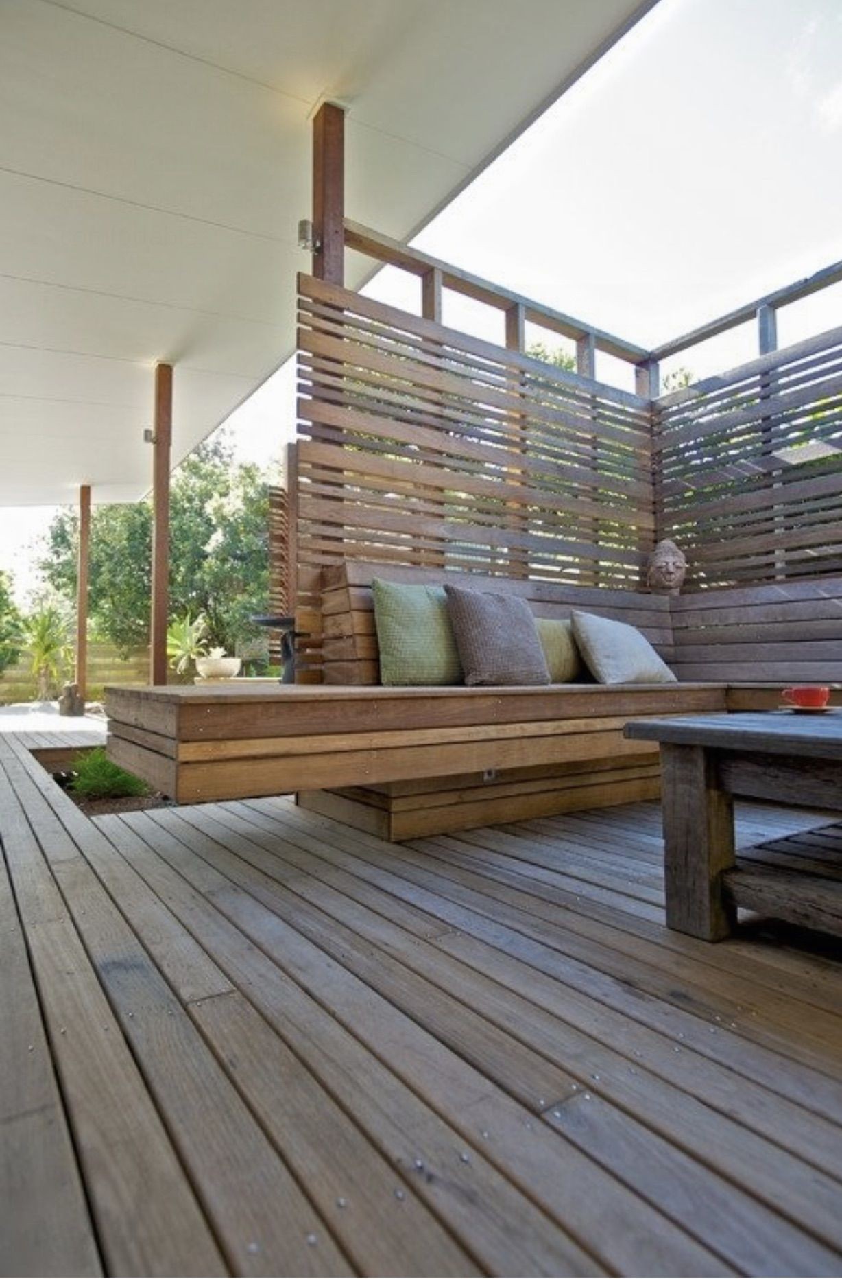 Great design on this deck privacy screen and bench seats