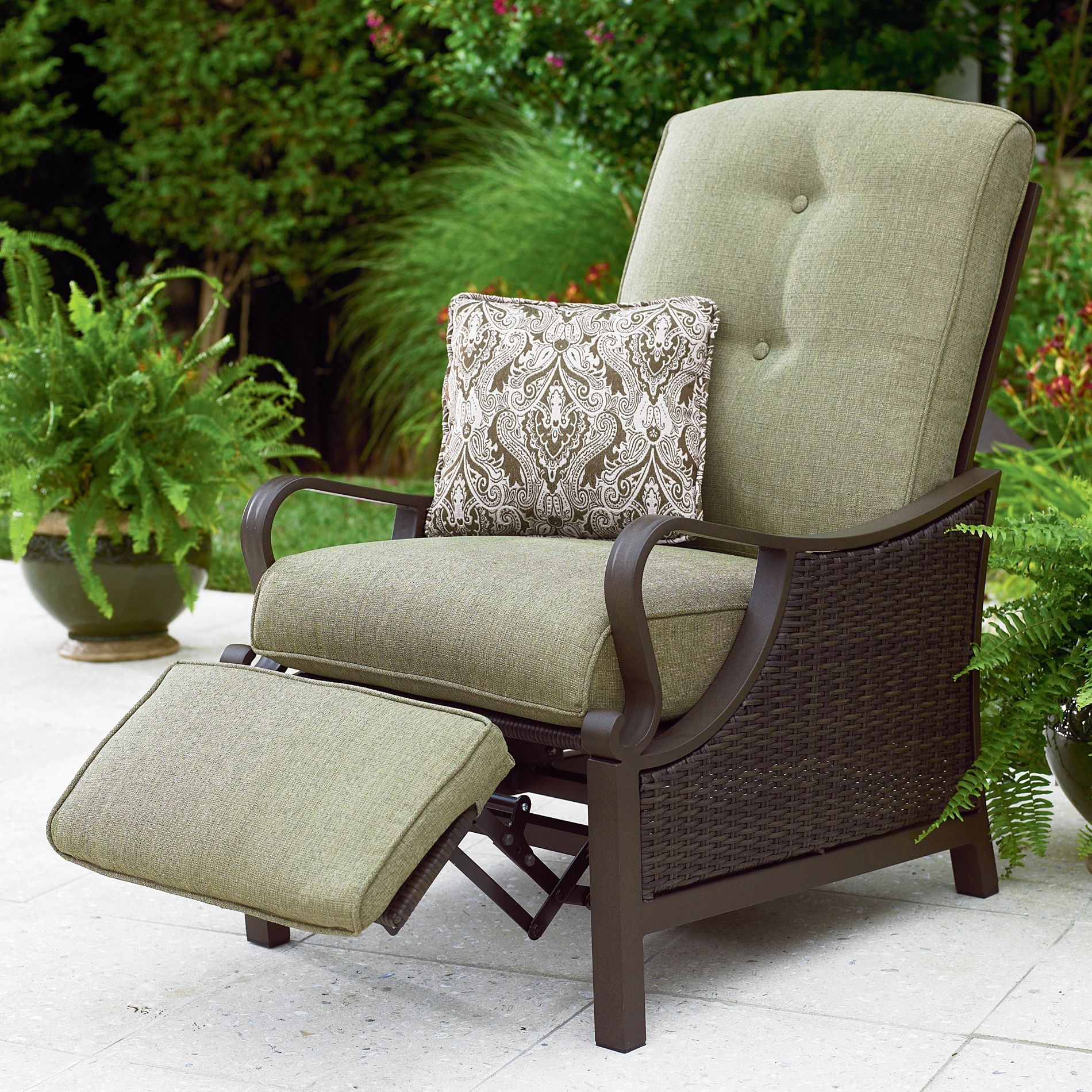 Hanover Outdoor Ventura Luxury Recliner Chair With Cushions