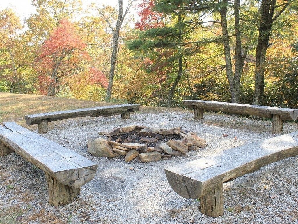 Half store log bench