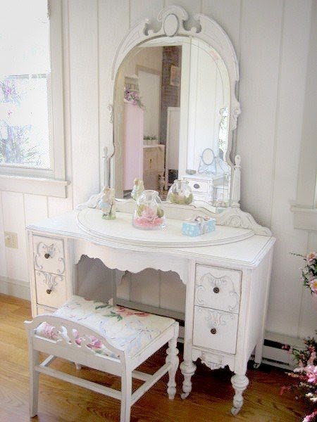 girl makeup table