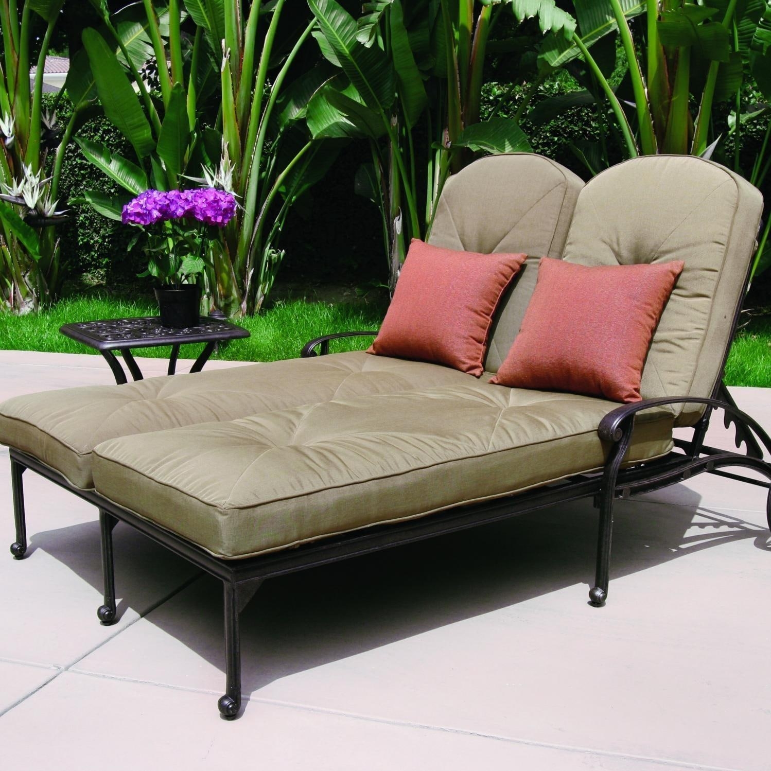 Outdoor chaise discount lounge for two