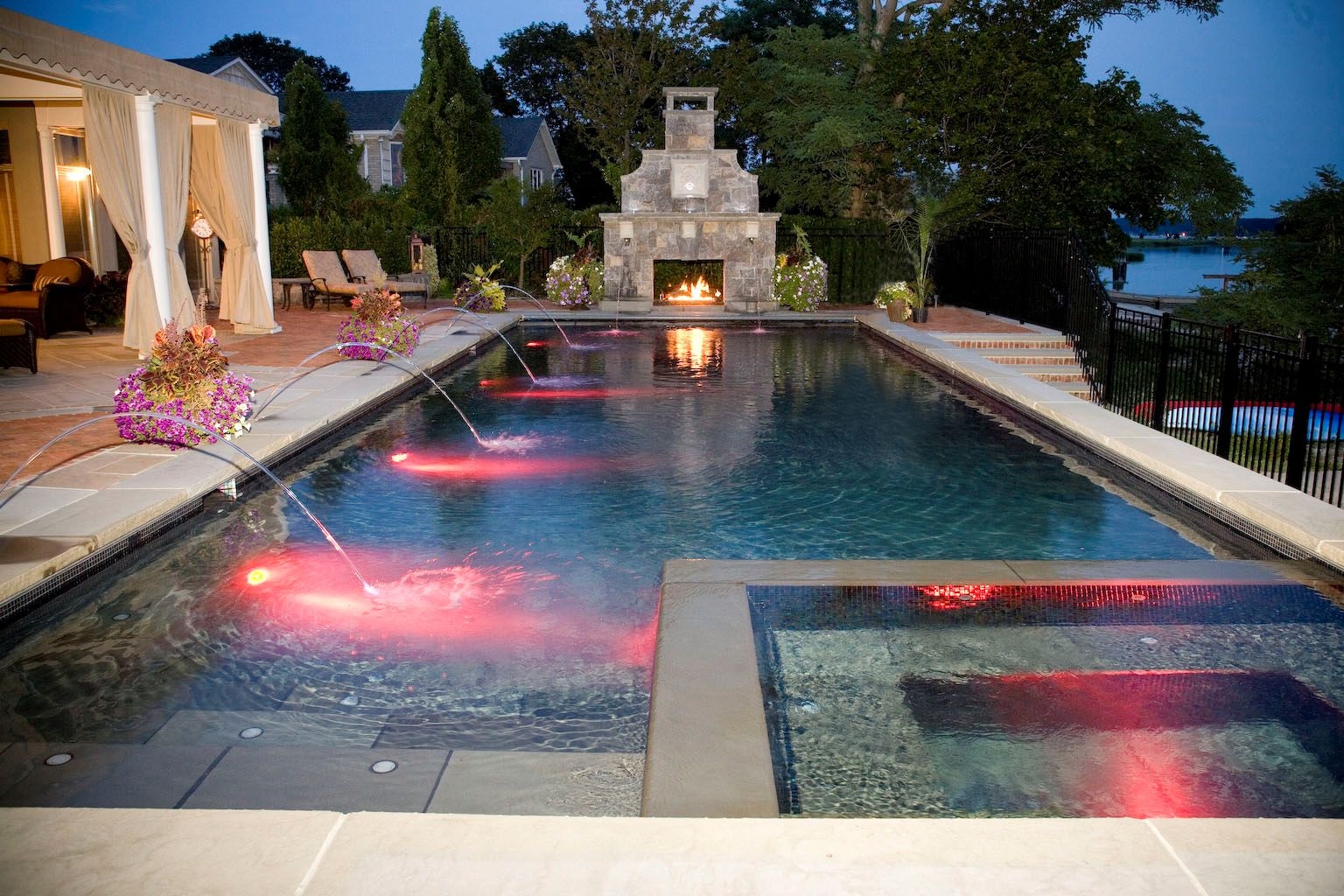 Pool with hot tub 9