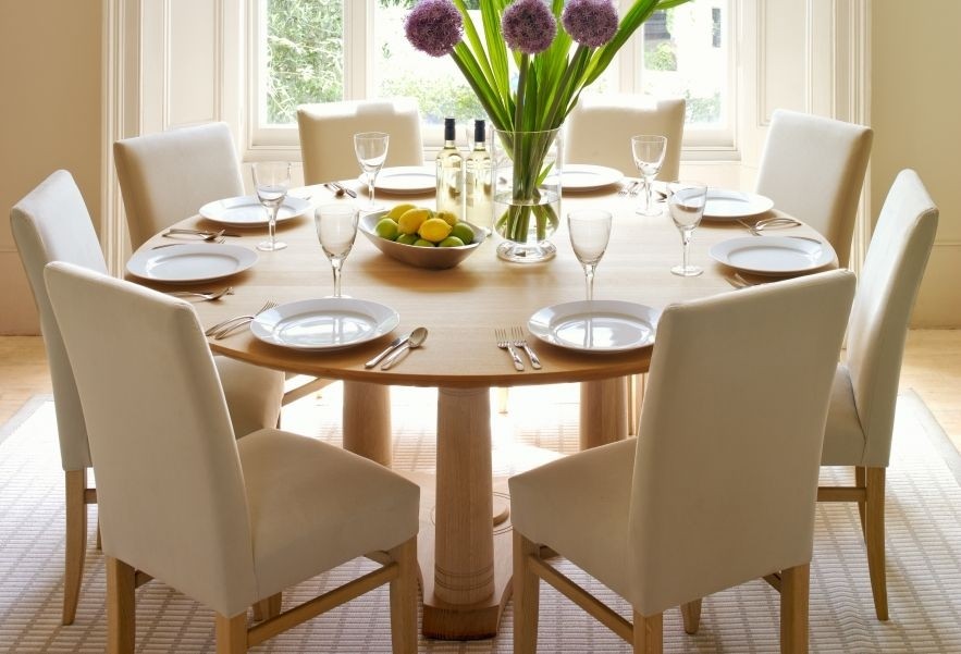 Round dining table for 12 dimensions