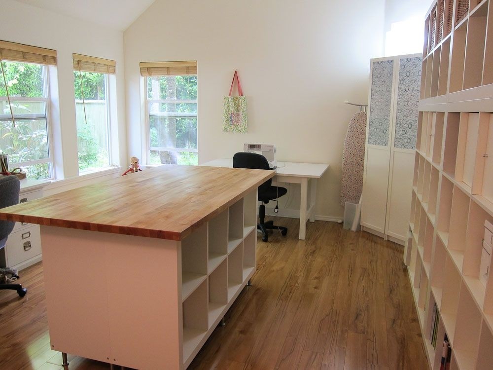 Kitchen cutting table