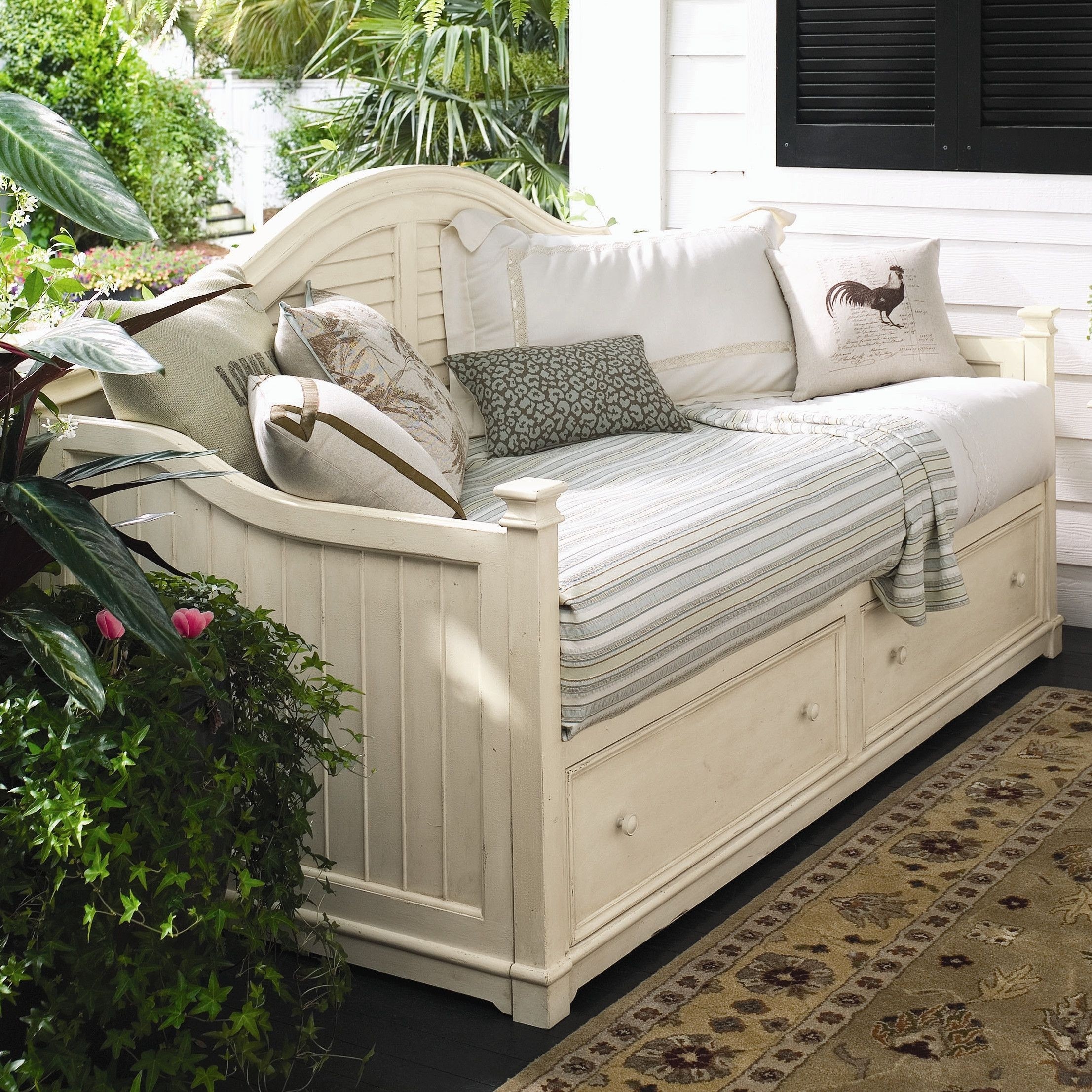 Steel Magnolia Daybed