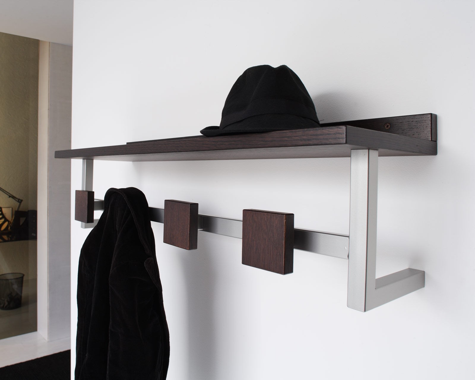 Modern wall mounted online coat rack with shelf