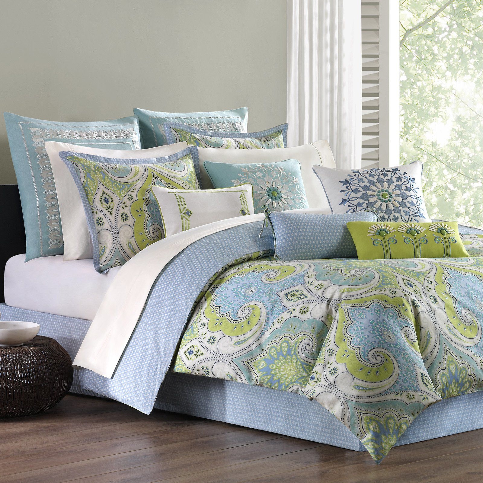 Blue paisley comforter set
