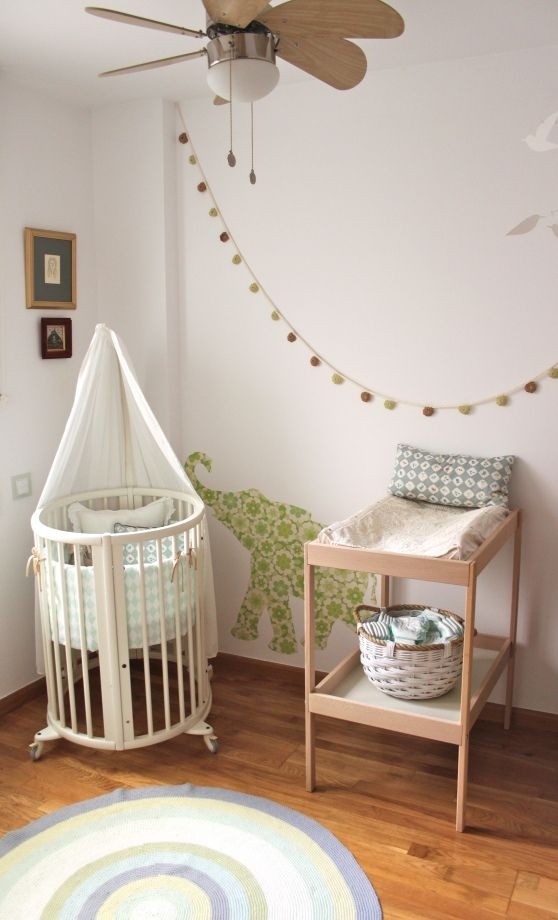 Changing table wall mounted